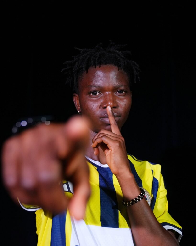 Fenerbahce Sign Nigerian Midfielder